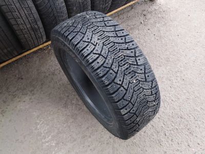 Лот: 24385651. Фото: 1. 215/55 R16 - Одна шина шипованная... Шины