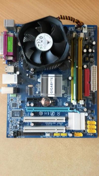 Лот: 10918245. Фото: 1. Мат. плата GigaByte GA-945GCM-S2C... Материнские платы
