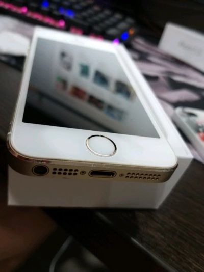 Лот: 14755308. Фото: 1. Смартфон Apple Iphone 5S 16Gb... Смартфоны