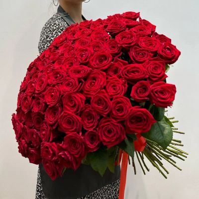 Лот: 21135377. Фото: 1. 101 красная роза. Свежие цветы