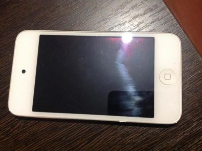 Лот: 10844786. Фото: 1. IPod touch 4 32g (Срочно). Другое (смартфоны, связь, навигация)