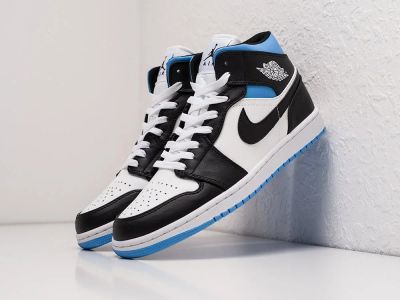 Лот: 18949756. Фото: 1. Кроссовки Nike Air Jordan 1 Mid... Кеды, кроссовки, слипоны