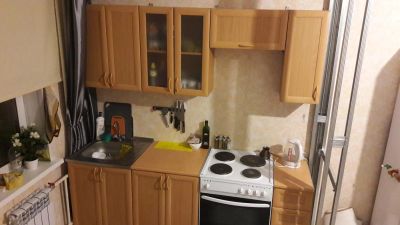 Лот: 8846685. Фото: 1. Кухонный гарнитур с мойкой и смесителем. Кухонные гарнитуры