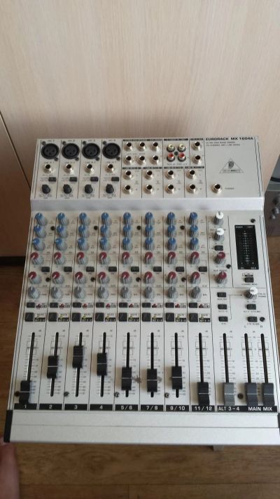 Лот: 7811834. Фото: 1. Микшер пульт Behringer Euro rack... Микшеры, предусилители, микрофонные эффекты