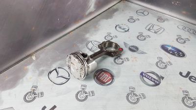 Лот: 23588655. Фото: 1. Поршень с шатуном Subaru Impreza... Двигатель и элементы двигателя
