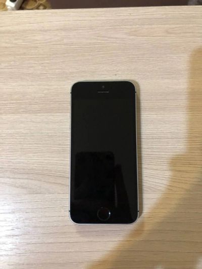 Лот: 18291879. Фото: 1. iPhone SE (1-го поколения). Смартфоны