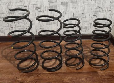 Лот: 17966130. Фото: 1. Пружины Toyota st 190. Ходовая, подвеска, рулевое управление
