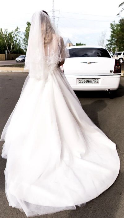 Лот: 16721563. Фото: 1. Свадебное платье со шлейфом. Свадебные платья