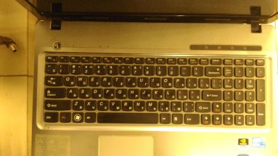 Лот: 11731460. Фото: 1. Корпус ноутбука Lenovo Z560 (средняя... Корпуса, клавиатуры, кнопки