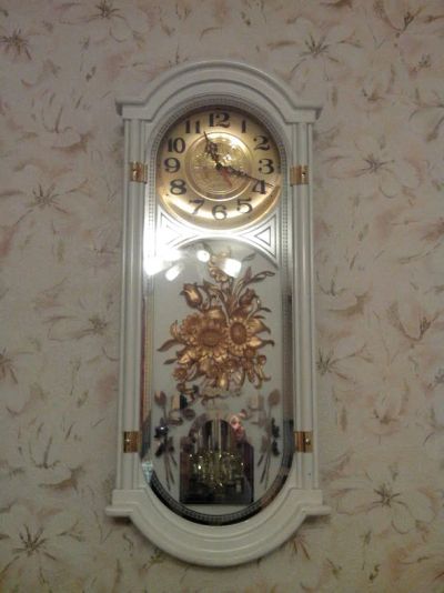 Лот: 3081837. Фото: 1. Часы настенные красивые белые. Красноярск
