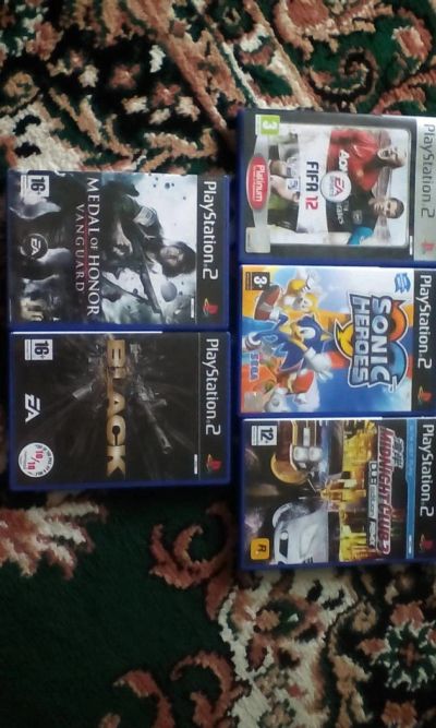 Лот: 4234926. Фото: 1. продам ps2 +5 игр. лицензия.(повторно... Игровые приставки, консоли