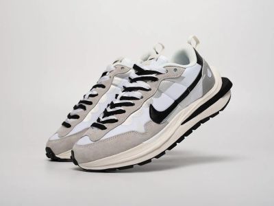 Лот: 21775232. Фото: 1. Кроссовки Sacai x Nike Vapor Waffle. Кеды, кроссовки, слипоны