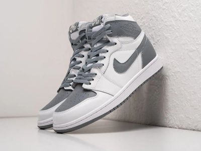 Лот: 20596237. Фото: 1. Кроссовки Nike Air Jordan 1 Mid... Кеды, кроссовки, слипоны