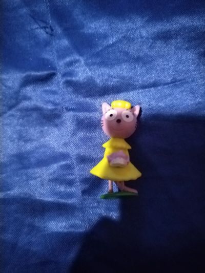Лот: 25169436. Фото: 1. Игрушка из киндер сюрприза (кошечка... Развивающие