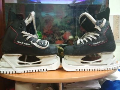 Лот: 12655199. Фото: 1. Мужские коньки Easton Synergy... Коньки
