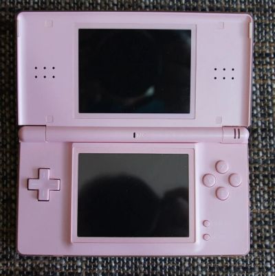 Лот: 3668083. Фото: 1. Nintendo dsl розовая. Игровые приставки, консоли