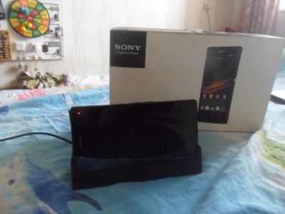 Лот: 13304008. Фото: 1. Sony xperia Z C6603 с док станцией. Смартфоны