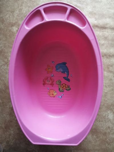 Лот: 20427725. Фото: 1. Ванночка для купания розовая. Ванночки, сиденья, горшки