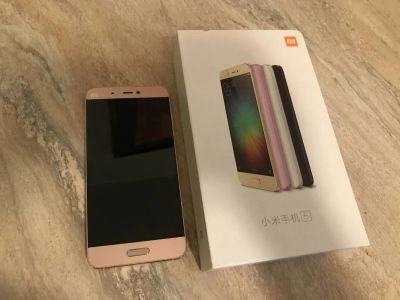 Лот: 14554019. Фото: 1. Смартфон Xiaomi mi5 Gold на 64Gb. Смартфоны