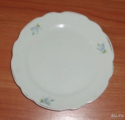 Лот: 16045432. Фото: 1. Тарелка блюдце с голубым цветком... Фарфор, керамика