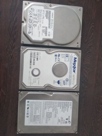 Лот: 11845979. Фото: 1. Жесткие диски три штуки IDE Hitachi... Жёсткие диски (HDD)