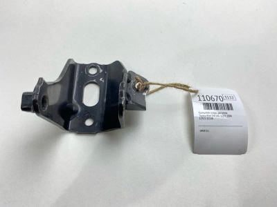 Лот: 25305271. Фото: 1. Кронштейн опоры двигателя Toyota... Двигатель и элементы двигателя