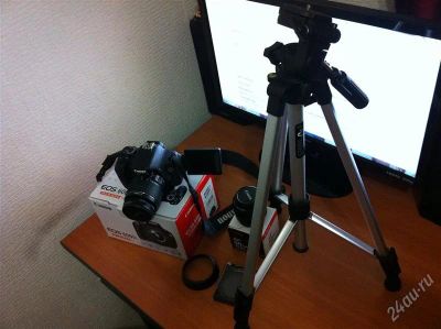 Лот: 1517281. Фото: 1. Зеркальный фотоаппарат Canon EOS... Цифровые зеркальные