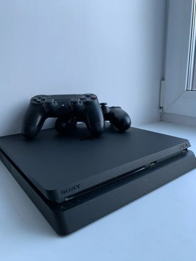 Лот: 17215547. Фото: 1. PS4 slim. Игровые приставки, консоли