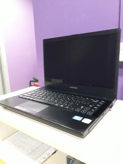 Лот: 11627915. Фото: 1. Ноутбук Samsung NP300V4A-A02RU... Ноутбуки