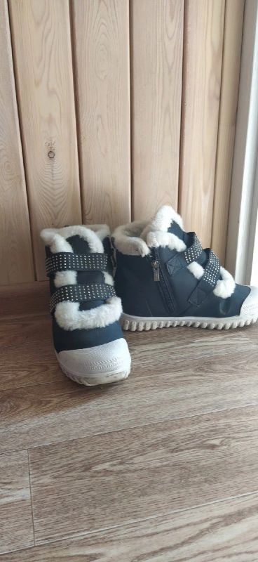Лот: 17467221. Фото: 1. Зимние ботинки 37р. Ботинки, полуботинки