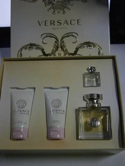 Лот: 12874082. Фото: 1. Набор Versace woman V E R S E... Женская парфюмерия