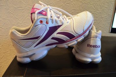 Лот: 3951063. Фото: 1. Кроссовки Reebok р-р 37. Кеды, кроссовки, слипоны