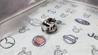 Лот: 23589192. Фото: 1. Поршень Subaru Forester FB20B... Двигатель и элементы двигателя