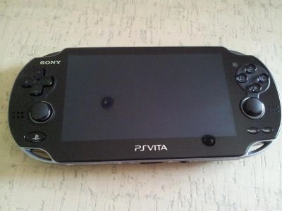 Лот: 3920147. Фото: 1. PS VITA WIFI + флешка 4Gb + коробка... Игровые приставки, консоли