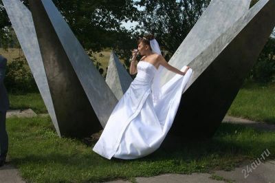 Лот: 1753059. Фото: 1. Свадебное платье очень красивое... Свадебные платья