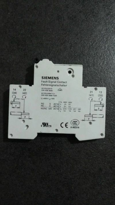 Лот: 6826008. Фото: 1. Блок доп контактов Siemens 5ST3020FC. Автоматы, пакетники, предохранители