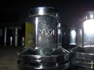Лот: 4417759. Фото: 1. гайки на Land Cruiser. Другое (шины, диски)