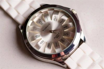 Лот: 1452310. Фото: 1. Часы кварцевые женские Womage... Оригинальные наручные часы