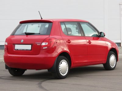 Лот: 14305454. Фото: 1. Автомобиль Skoda Fabia, 2011 год... Автомобили