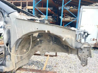 Лот: 25530299. Фото: 1. лонжерон toyota Corolla ZZE120. Двигатель и элементы двигателя
