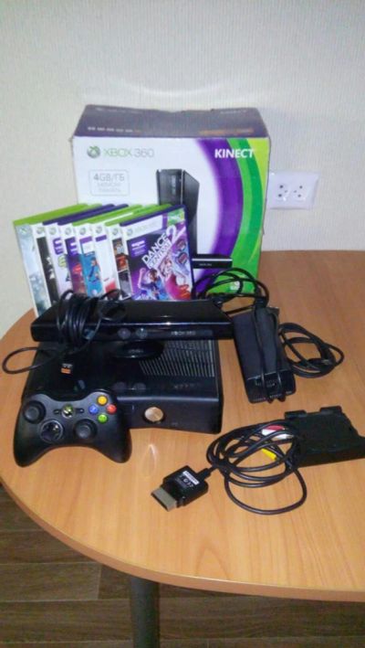 Лот: 7419622. Фото: 1. xbox 360 slim+kinect+9 дисков... Игровые приставки, консоли