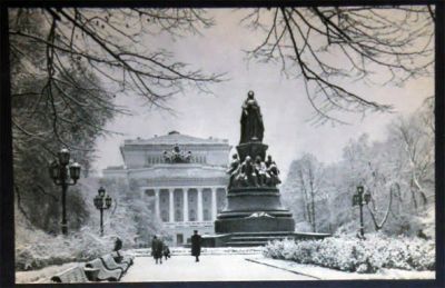 Лот: 6017469. Фото: 1. Открытка Ленинград. Зима. Театр... Открытки, конверты