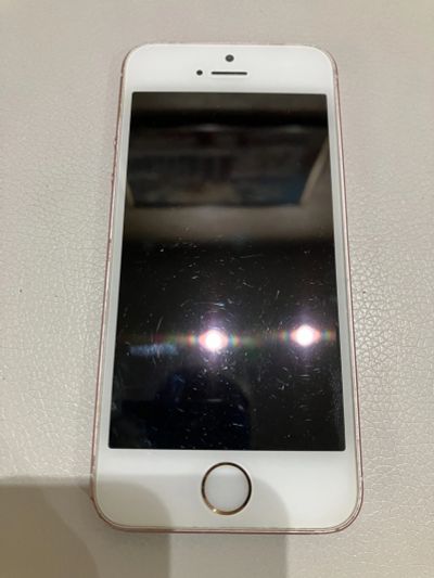 Лот: 25273833. Фото: 1. Смартфон Apple Iphone SE 2016... Смартфоны