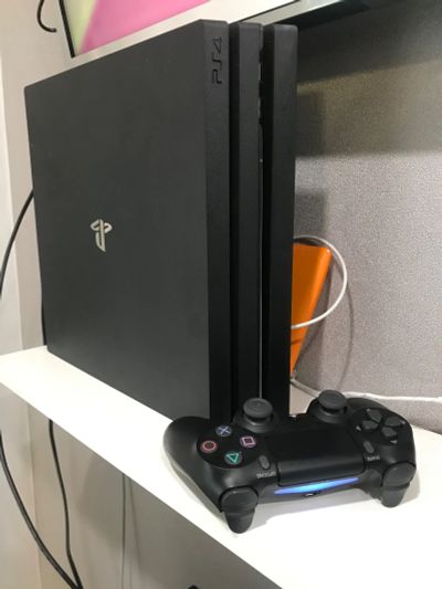 Лот: 15933774. Фото: 1. PS4 pro + кастомный геймпад... Игровые приставки, консоли