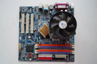 Лот: 3471710. Фото: 1. материнская плата Gigabyte ga81865gvmk-775. Материнские платы