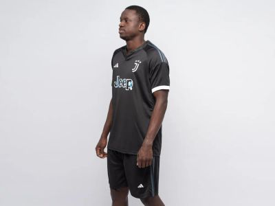 Лот: 24975410. Фото: 1. Футбольная форма Adidas FC Juventus. Форма