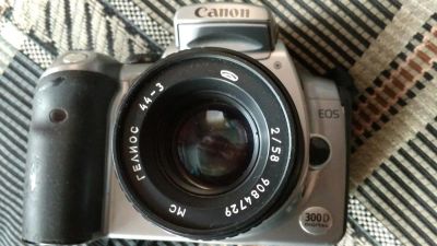 Лот: 11306943. Фото: 1. Canon 300 d с объективом Гелиос... Цифровые зеркальные