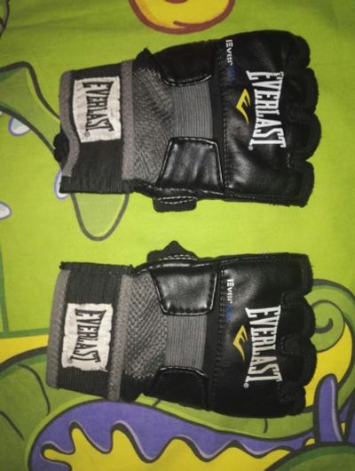 Лот: 10304832. Фото: 1. Перчатки Everlast, без пальцев... Перчатки