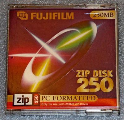 Лот: 8530206. Фото: 1. Коробочка от ZIP 250 Fujitsu... Другое (носители информации)