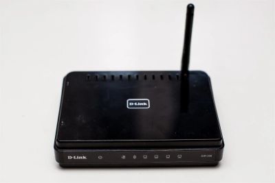 Лот: 3687213. Фото: 1. Беспроводной 4-х портовый маршрутизатор... WiFi, Bluetooth адаптеры